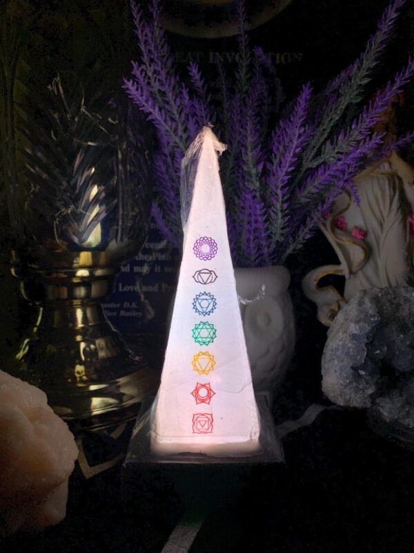 Triangular chakra selenite lamp - Image 2