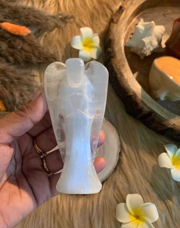 Selenite closed wings - Image 2